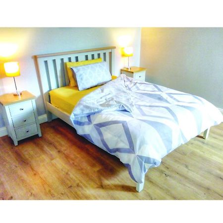 Number 25 Self Catering Apartments Ederney Ardess ภายนอก รูปภาพ
