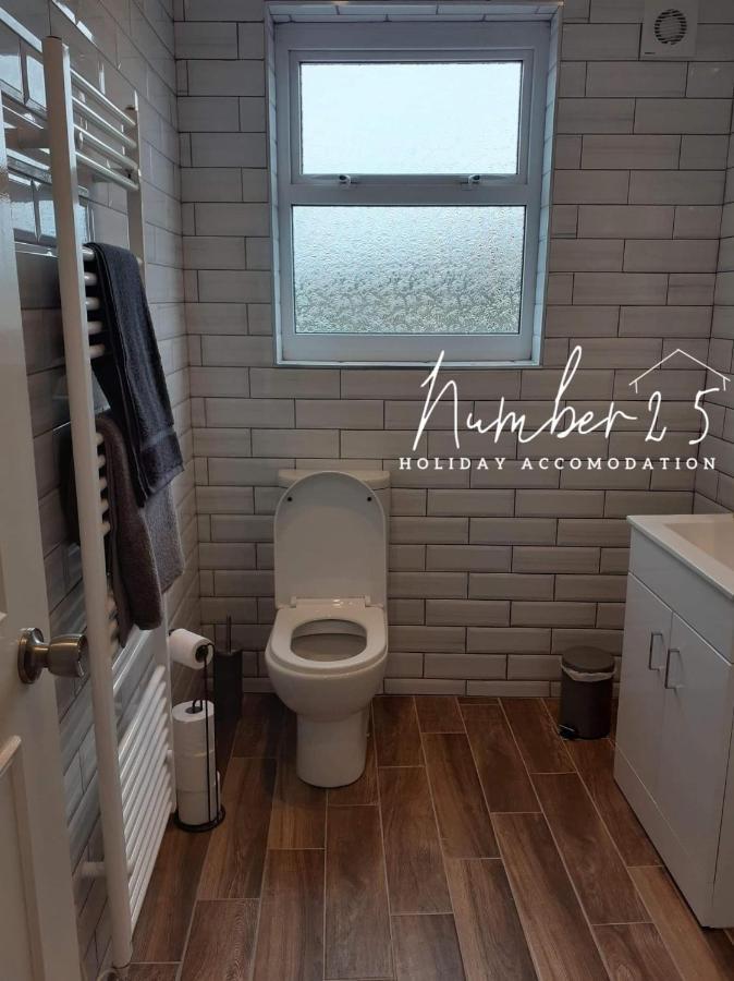 Number 25 Self Catering Apartments Ederney Ardess ภายนอก รูปภาพ