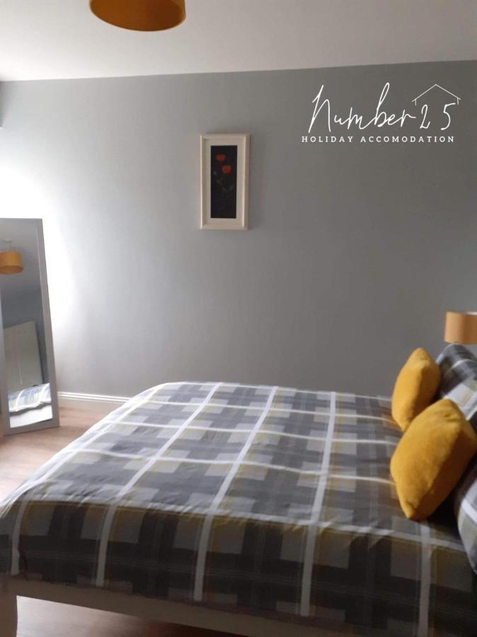 Number 25 Self Catering Apartments Ederney Ardess ภายนอก รูปภาพ