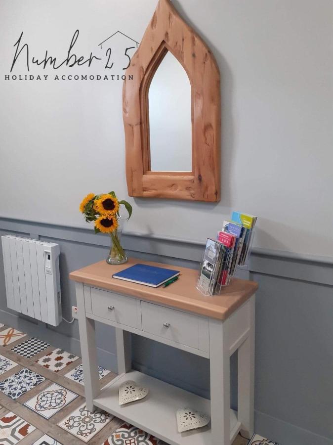 Number 25 Self Catering Apartments Ederney Ardess ภายนอก รูปภาพ