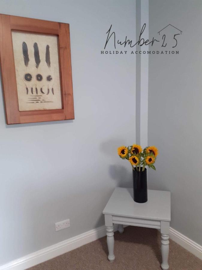 Number 25 Self Catering Apartments Ederney Ardess ภายนอก รูปภาพ