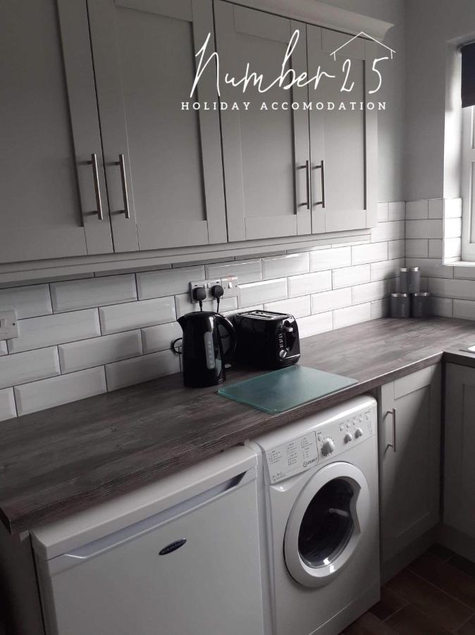 Number 25 Self Catering Apartments Ederney Ardess ภายนอก รูปภาพ