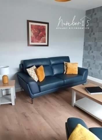 Number 25 Self Catering Apartments Ederney Ardess ภายนอก รูปภาพ