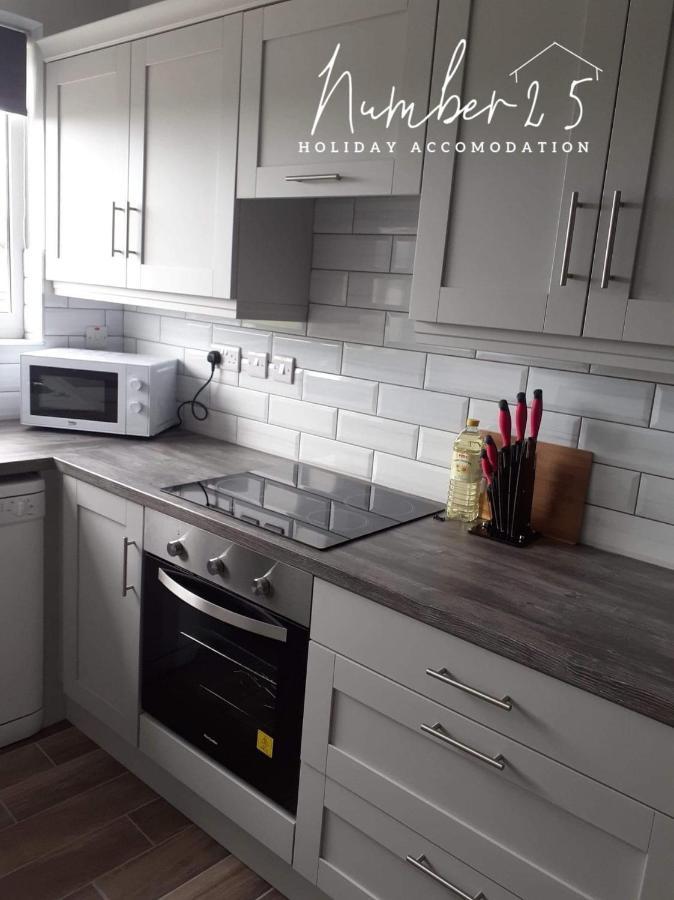Number 25 Self Catering Apartments Ederney Ardess ภายนอก รูปภาพ